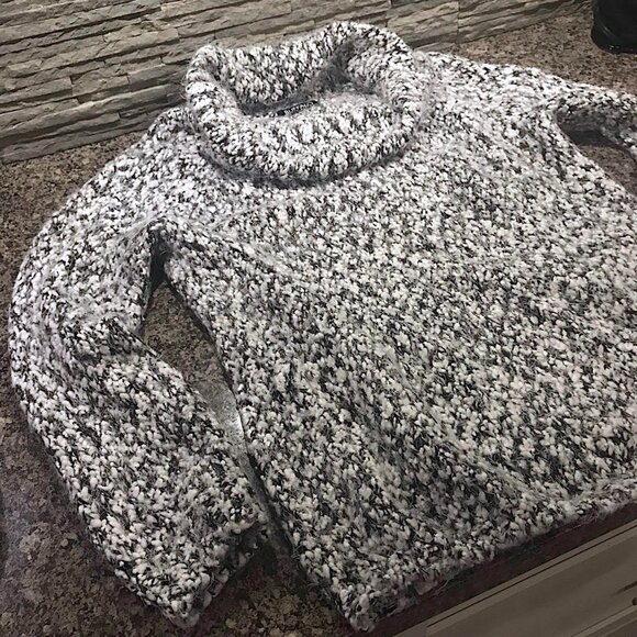So Soft!!! Cute Buffalo David Bitton Turtleneck Sweater in Black & White Eyelash - Picture 8 of 16